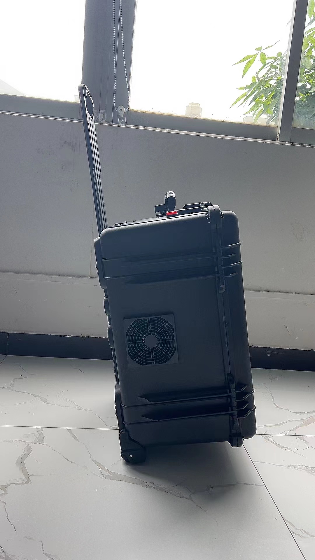 珠山手拉箱型移动通信干扰器